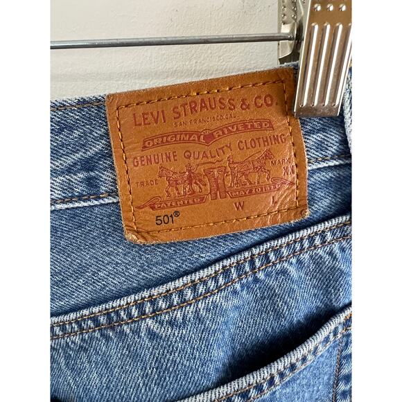 Levi's Premium Blue Medium Wash Cotton Raw Hem Women's Denim Jeans Size 30 - Picture 5 of 11